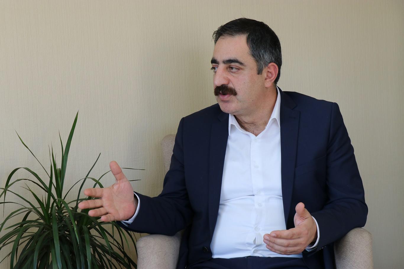 Prof. Dr. Veysel Ayhan: "Lübnan küçük bir Ortadoğu'dur" Prof. Dr. Veysel Ayhan: "Lübnan küçük bir Ortadoğu'dur"